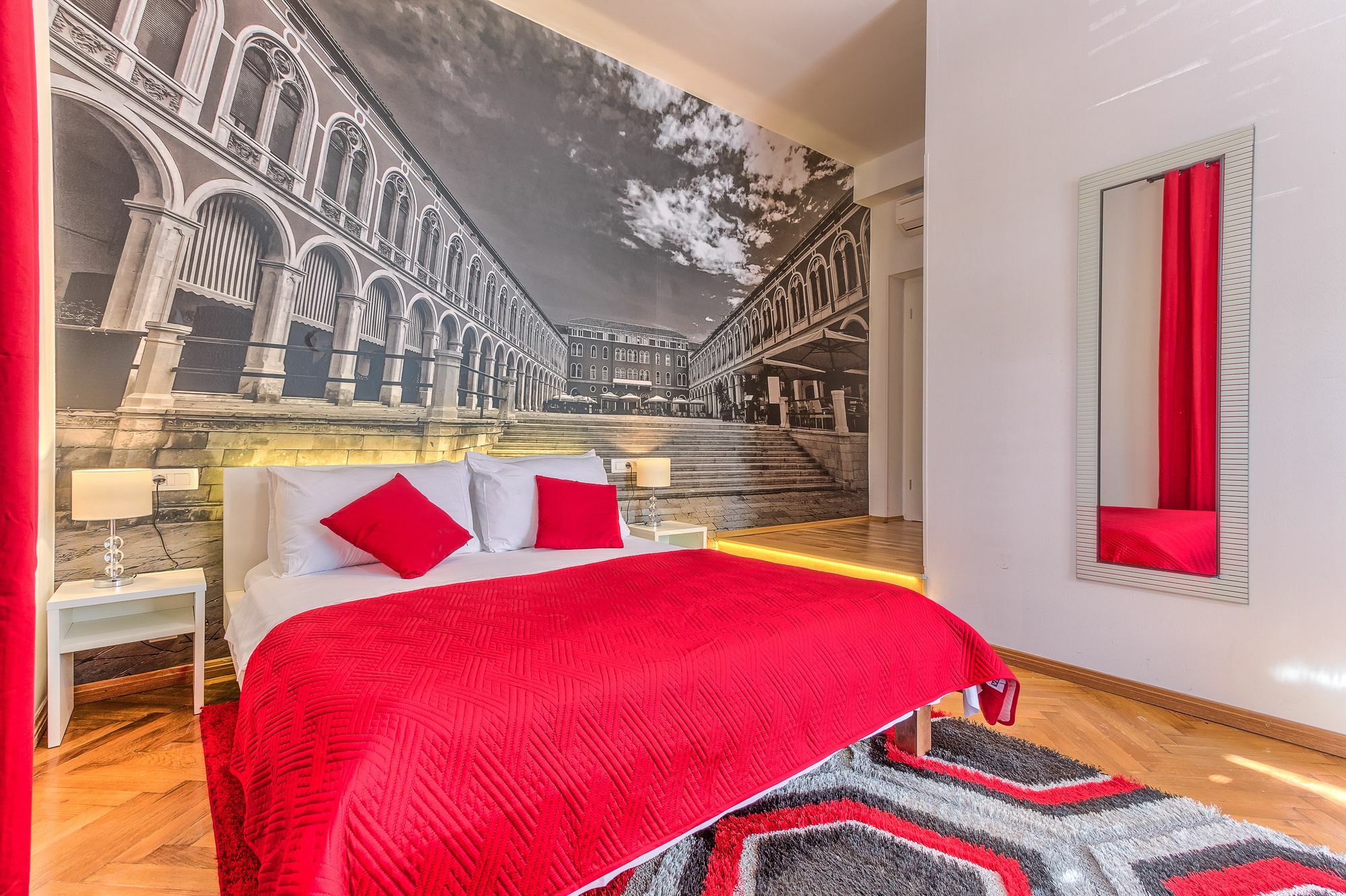 Split Urban Rooms III Luaran gambar